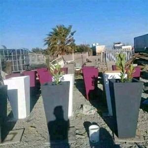 Garden planters and balls