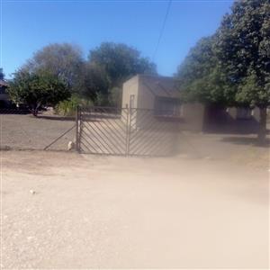 Hi 1 bedroom 4 room house and 1 outside flushable toilet for rental @phola Motlh