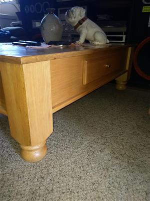 Coffee Table Solid Oak Large 1400mmx900mmx460mm(H) for sale. Good condition