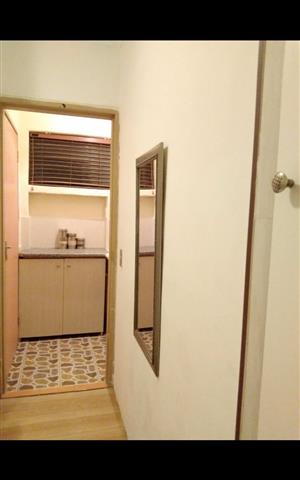 Room with bathroom, kitchenette near Belhar police station a single person only