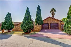 House For Sale in Van Riebeeck Park