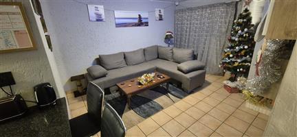 Townhouse For Sale in Winchester Hills