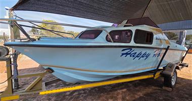 Cabin boat