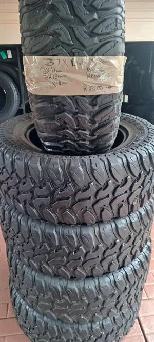 5x Radar Renegade tyres 37 inch