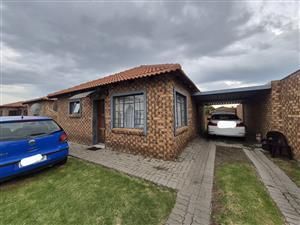Three Bedroom Townhouse To Let In Evander!