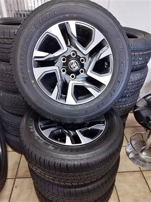 18inch Toyota Fortuner/Hilux original mags with 265/60/18 Bridgestone H/T fairly new set 