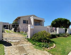 Peaceful Living with Views – The Perfectly Sized Home in Scheepershoogte