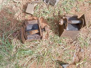 Chevrolet (4.1) engine mountings both 