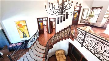 Timeless Elegance: A Masterful Blend of Heritage and Modern Luxury