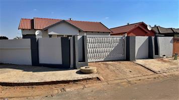 House For Sale in Soshanguve VV