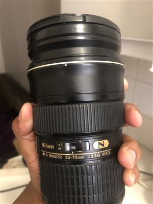 Nikon nikkor 24-70mm lens f/2.8 