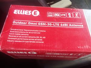 Cellphone signal booster