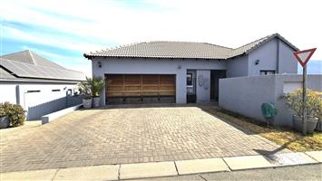 House For Sale in Gateway Manor