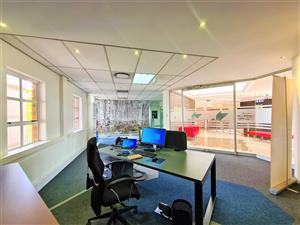 226m² Modern Office to Let in Fourways Golf Park