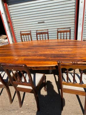 Dining table and 8 Chairs