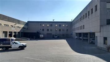 474m Warehouse To Let in Waterfall Office Park