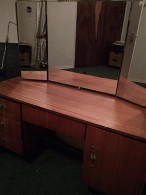 Wooden dresser with folding mirrors