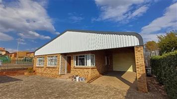 Warehouse / Factory / Office To Let In Highveld Park, Centurion