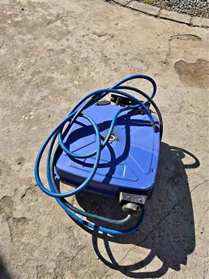 Industrial retractable hose reel