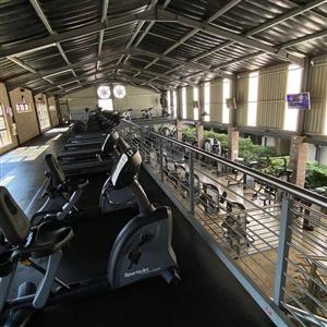 Commercial gym equipment ( full gym ready to go.)