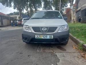 Clean NEAT 2018 Nissan Np200 1.6 Petrol, Manual, White Color, 90000kms