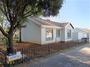 Townhouse Rental Monthly in Hartbeeshoek