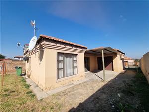 Brits - Charming 3-bedroom house , perfect for families
