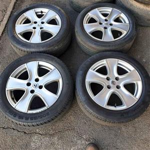 Set of original 16 inch Renault mags with tyres