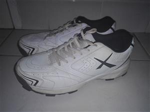 maxed cricket shoes