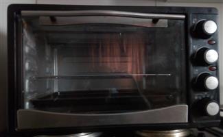 SECONDHAND SALTON MODEL SFMK02 MINI KITCHEN STOVE FOR SALE