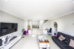 Peaceful & Secure 3 Bedroom Townhouse in Prime Beacon Bay