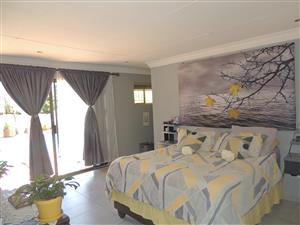 Exquisite Family Home with Versatile Flatlet & Entertainment Oasis!