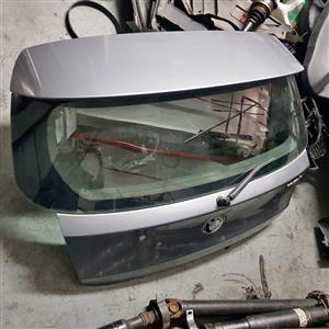 Bmw e87 tail gate complete