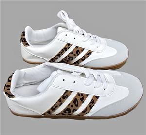 Trendy Leopard Print Striped Sneakers - Size 5