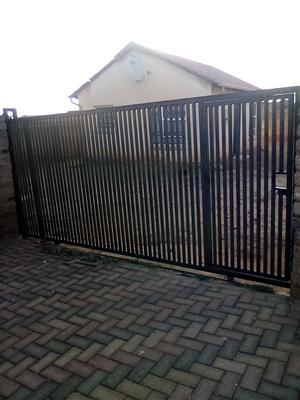 2 beds house for rental in Braamfischer, Phase 2