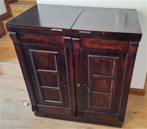 DRINKS CABINET / SERVER