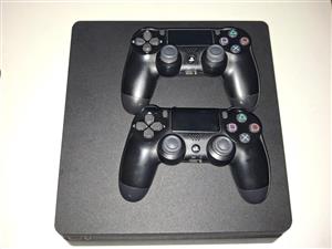 PS4 500gb with 2 Controllers 