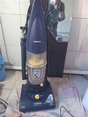 Samsung 1600 watts vacuum cleaner in perfect condition