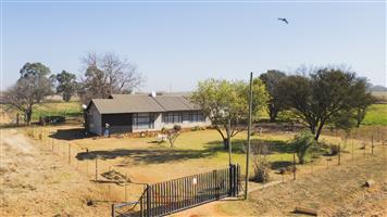 4 Bedroom 2.5h Small Holding Leeupoort Delmas For Sale