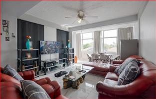 Apartment For Sale in Amanzimtoti