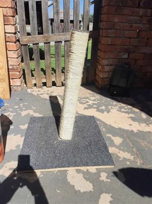 Cat scratching pole