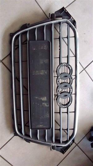 Audi  A4 B8 GRILL 