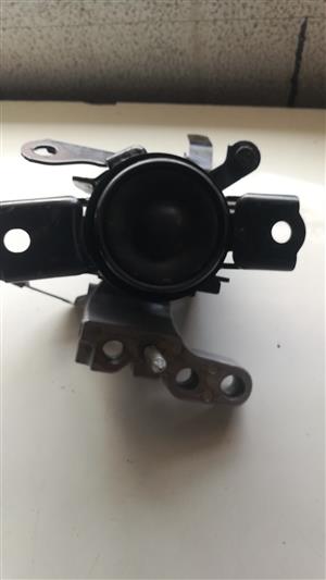 TOYOTA RAV 4 RHS ENGINE MOUNTING 