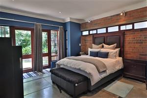 VERSATILE 5-BEDROOM FAMILY HOME WITH PRIVATE FLATLET & EXCEPTIONAL ENTERTAINMENT AREA