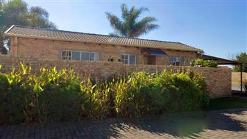 Townhouse For Sale in Heuwelsig Estate