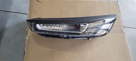 2022 HYUNDAI VENUE UPPER HEADLIGHT LEFT SIDE FOR SALE.