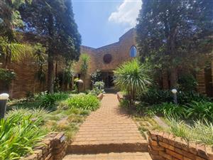 Magnificent Property In A Enclosed Area In The Prime Location