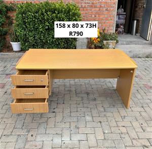 OFFICE DESK WITH DRAWERS