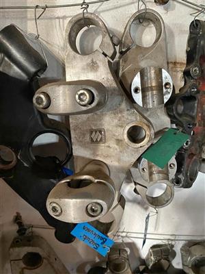 Suzuki Boulevard top yoke.