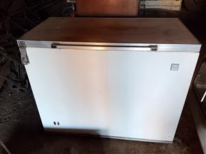 Box deep freezer with used and new light fittings as a unit